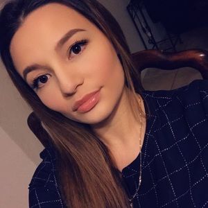 Meet your Posher, Joya